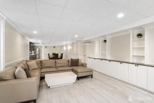 29 Bard Drive, Monroe, NJ 08831