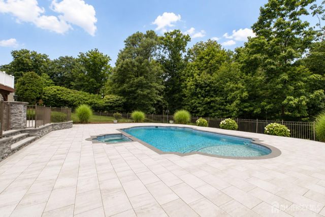 29 Bard Drive, Monroe, NJ 08831