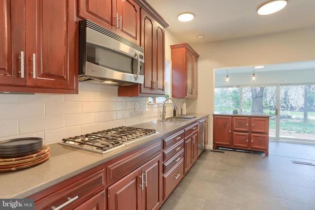 711 BROOKSIDE LN, Lebanon, PA 17042