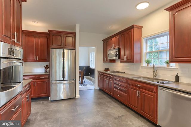711 BROOKSIDE LN, Lebanon, PA 17042