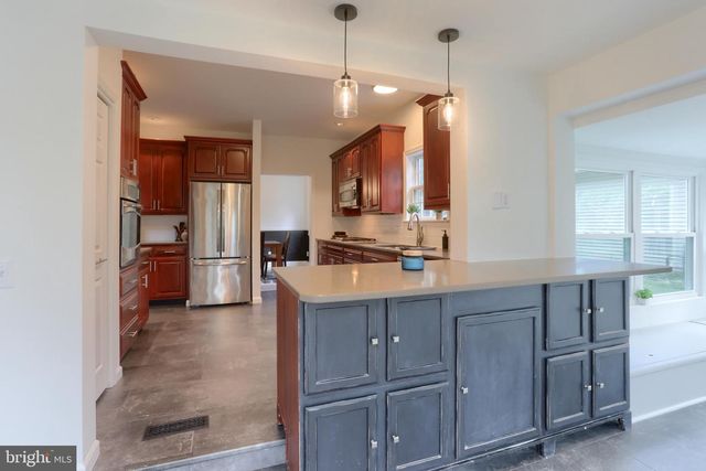 711 BROOKSIDE LN, Lebanon, PA 17042