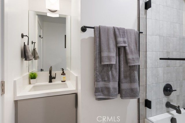 1035 N Serrano, Los Angeles, CA 90029