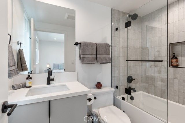 1035 N Serrano, Los Angeles, CA 90029
