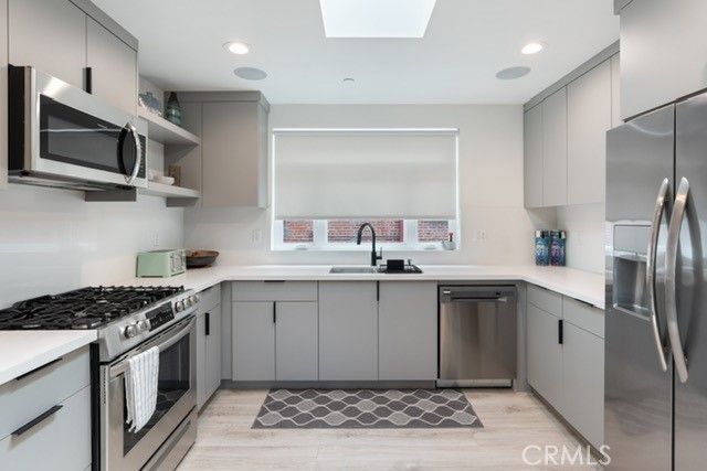 1035 N Serrano, Los Angeles, CA 90029