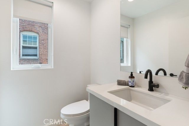 1035 N Serrano, Los Angeles, CA 90029