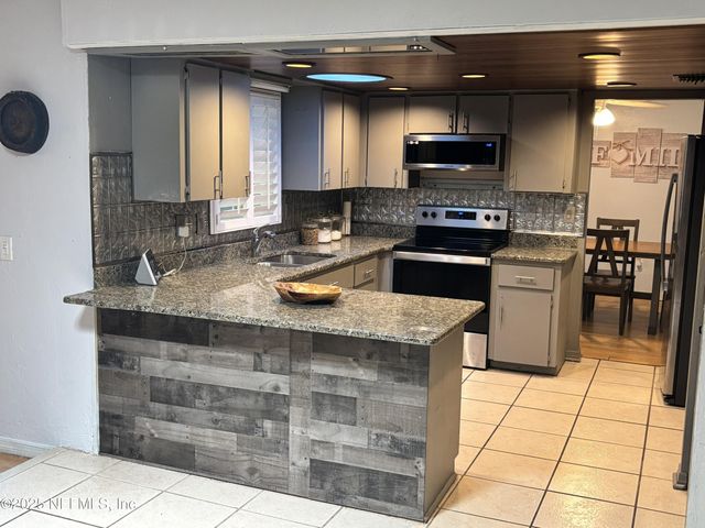 965 SANDLE WOOD Drive, Port Orange, FL 32127