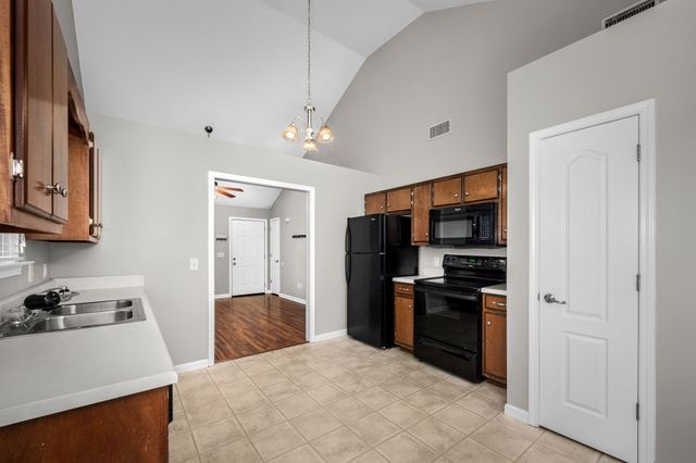 240 Meigs Dr, Murfreesboro, TN 37128