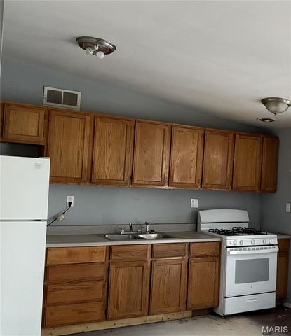 2740 Holiday Hill Drive, St Louis, MO 63033