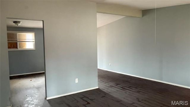 2740 Holiday Hill Drive, St Louis, MO 63033