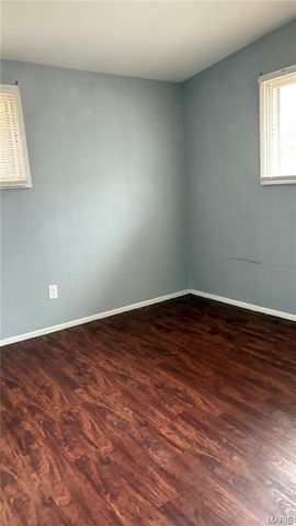 2740 Holiday Hill Drive, St Louis, MO 63033