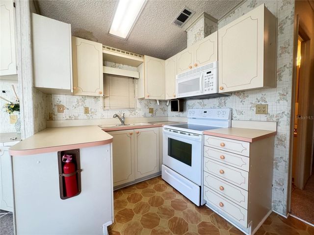 35220 DODIE DRIVE 13, Zephyrhills, FL 33541