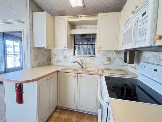 35220 DODIE DRIVE 13, Zephyrhills, FL 33541