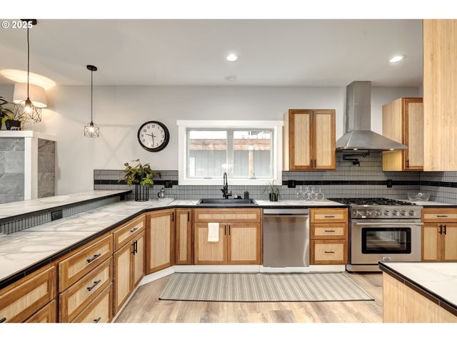 18989 Ne MARINE Dr 36, Portland, OR 97230