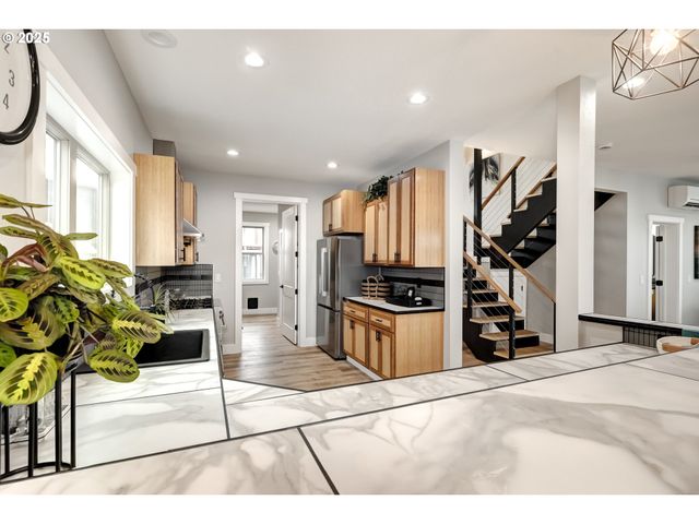 18989 Ne MARINE Dr 36, Portland, OR 97230