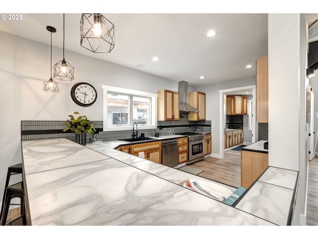 18989 Ne MARINE Dr 36, Portland, OR 97230