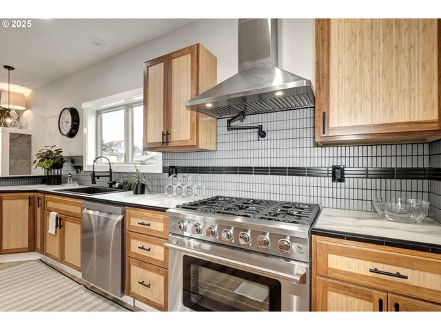 18989 Ne MARINE Dr 36, Portland, OR 97230