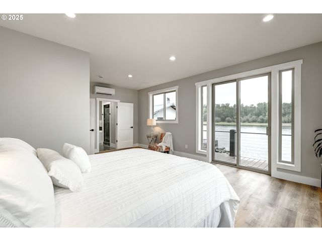 18989 Ne MARINE Dr 36, Portland, OR 97230