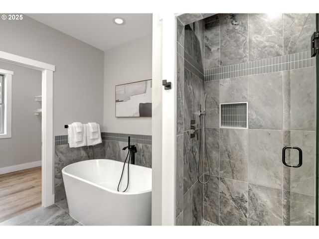 18989 Ne MARINE Dr 36, Portland, OR 97230