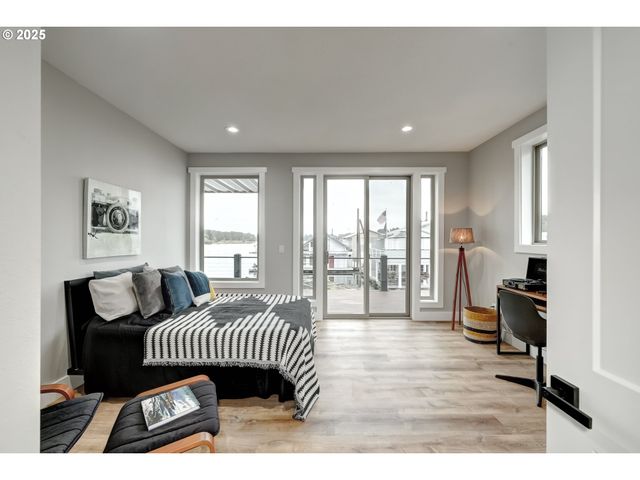 18989 Ne MARINE Dr 36, Portland, OR 97230