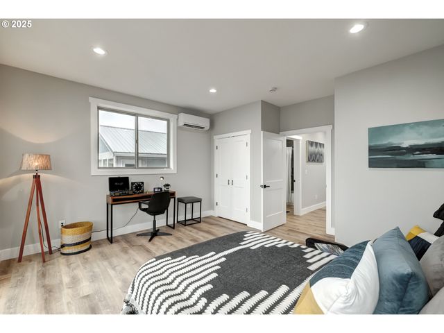 18989 Ne MARINE Dr 36, Portland, OR 97230
