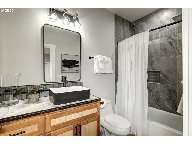 18989 Ne MARINE Dr 36, Portland, OR 97230