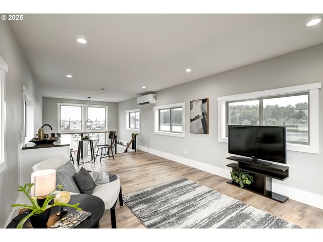 18989 Ne MARINE Dr 36, Portland, OR 97230
