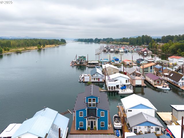 18989 Ne MARINE Dr 36, Portland, OR 97230