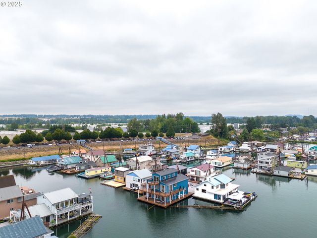 18989 Ne MARINE Dr 36, Portland, OR 97230