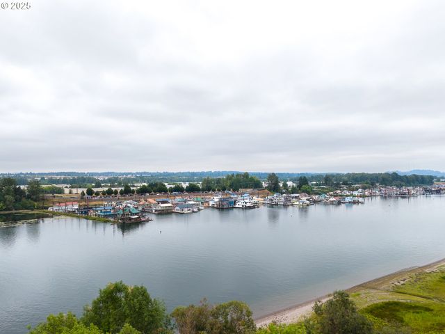 18989 Ne MARINE Dr 36, Portland, OR 97230