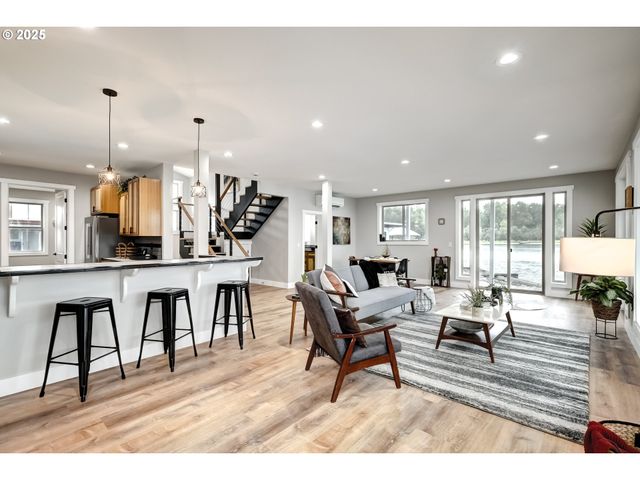 18989 Ne MARINE Dr 36, Portland, OR 97230