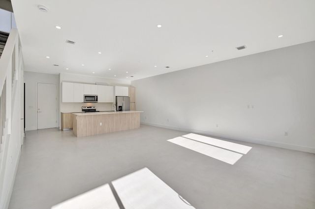 4208 NE 7th Terrace 8, Oakland Park, FL 33334