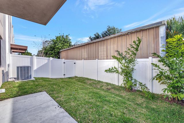 4208 NE 7th Terrace 8, Oakland Park, FL 33334