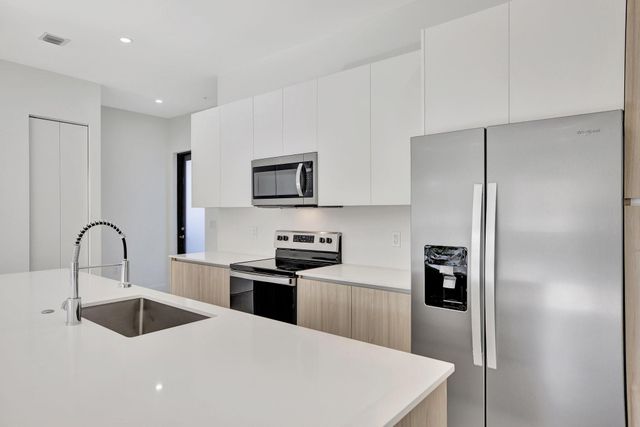 4208 NE 7th Terrace 8, Oakland Park, FL 33334