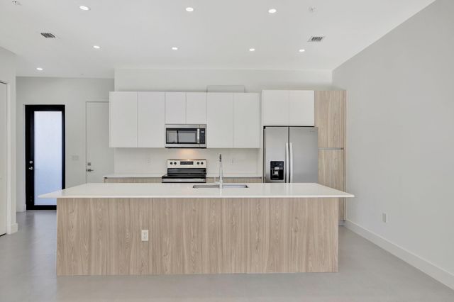 4208 NE 7th Terrace 8, Oakland Park, FL 33334