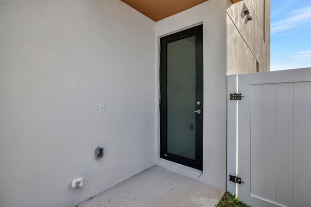 4208 NE 7th Terrace 8, Oakland Park, FL 33334