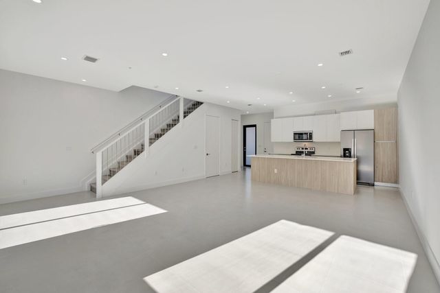 4208 NE 7th Terrace 8, Oakland Park, FL 33334