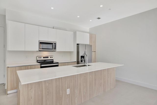 4208 NE 7th Terrace 8, Oakland Park, FL 33334