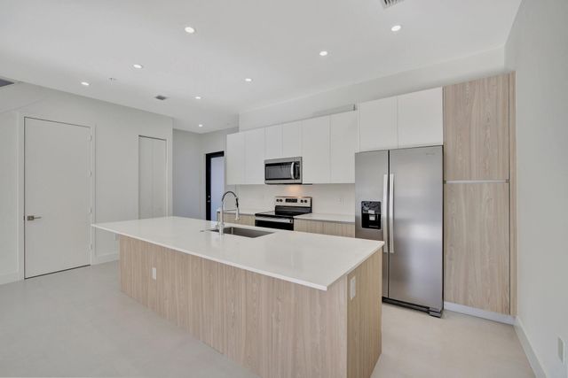 4208 NE 7th Terrace 8, Oakland Park, FL 33334