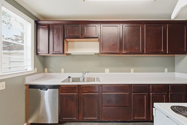 6404 Longwood Road, Cammack Village, AR 72207