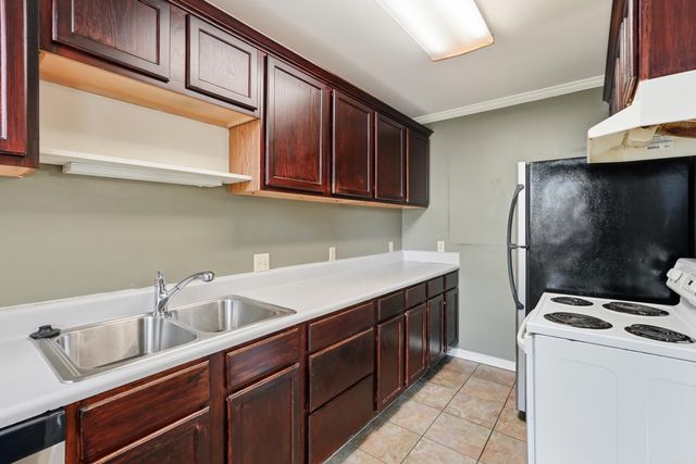 6404 Longwood Road, Cammack Village, AR 72207