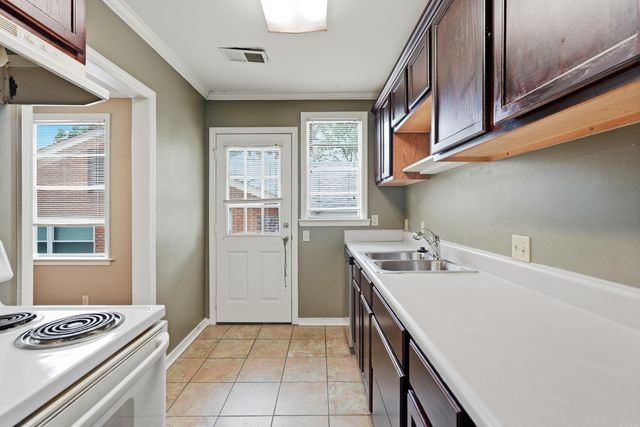 6404 Longwood Road, Cammack Village, AR 72207