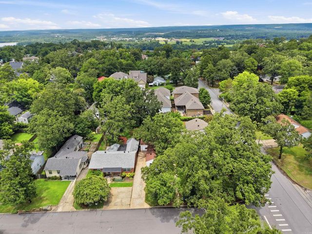 6404 Longwood Road, Cammack Village, AR 72207