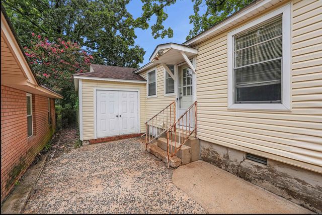 6404 Longwood Road, Cammack Village, AR 72207