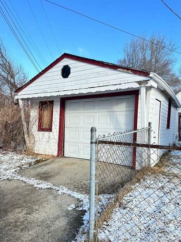 18401 Morang Drive, Detroit, MI 48205