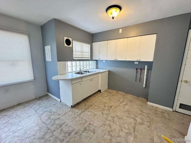 18401 Morang Drive, Detroit, MI 48205