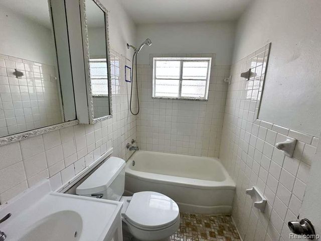 18401 Morang Drive, Detroit, MI 48205