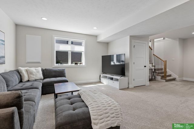 10639 S 190th Street, Omaha, NE 68136