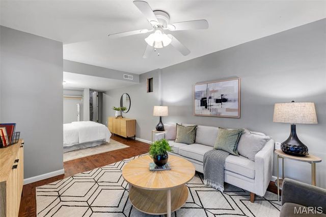 1536 Sanford Avenue, St Louis, MO 63139