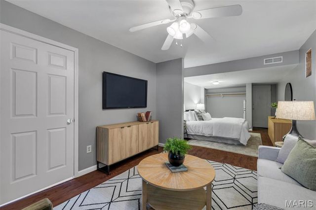 1536 Sanford Avenue, St Louis, MO 63139