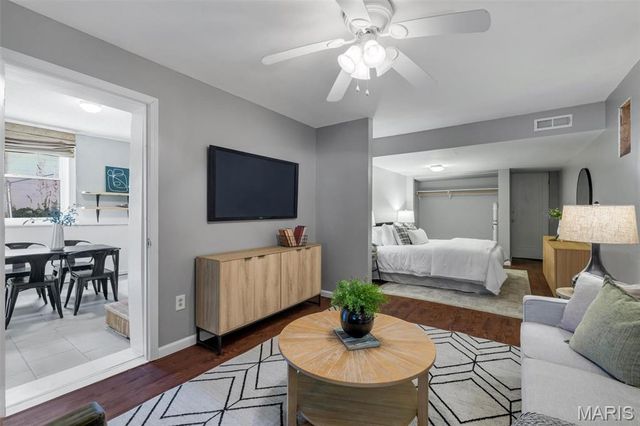 1536 Sanford Avenue, St Louis, MO 63139